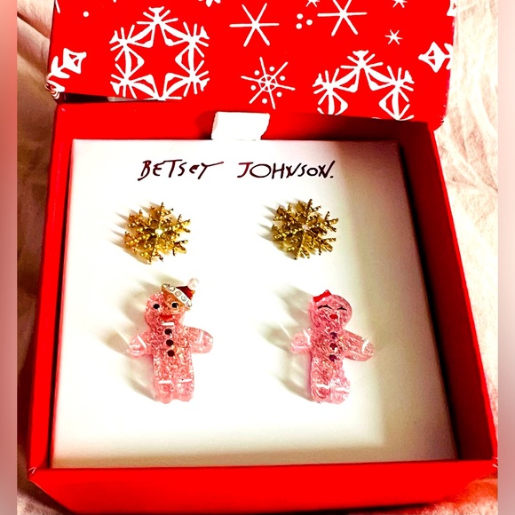 Betsey Johnson Pink Gingerbread & Gold Snowflake Stud Style Earrings NWT NIB - Picture 3 of 4
